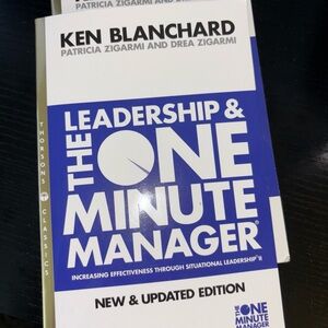 The One Minute Manager book by Ken Blanchard and Patricia Zigarmi paperback book